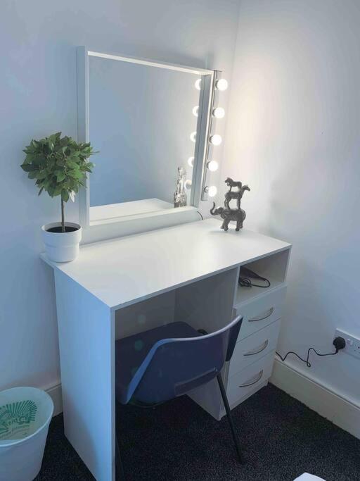 Homely 3 Bed Town House In Coventry City Centre Dış mekan fotoğraf