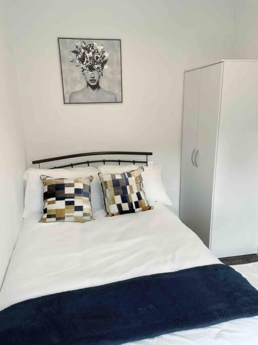 Homely 3 Bed Town House In Coventry City Centre Dış mekan fotoğraf