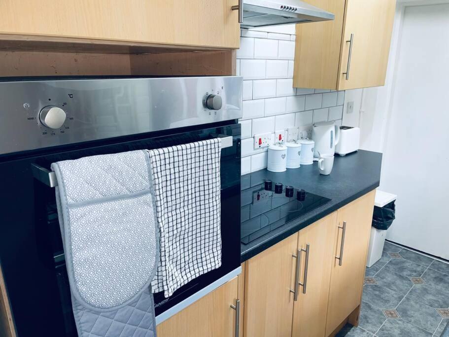 Homely 3 Bed Town House In Coventry City Centre Dış mekan fotoğraf